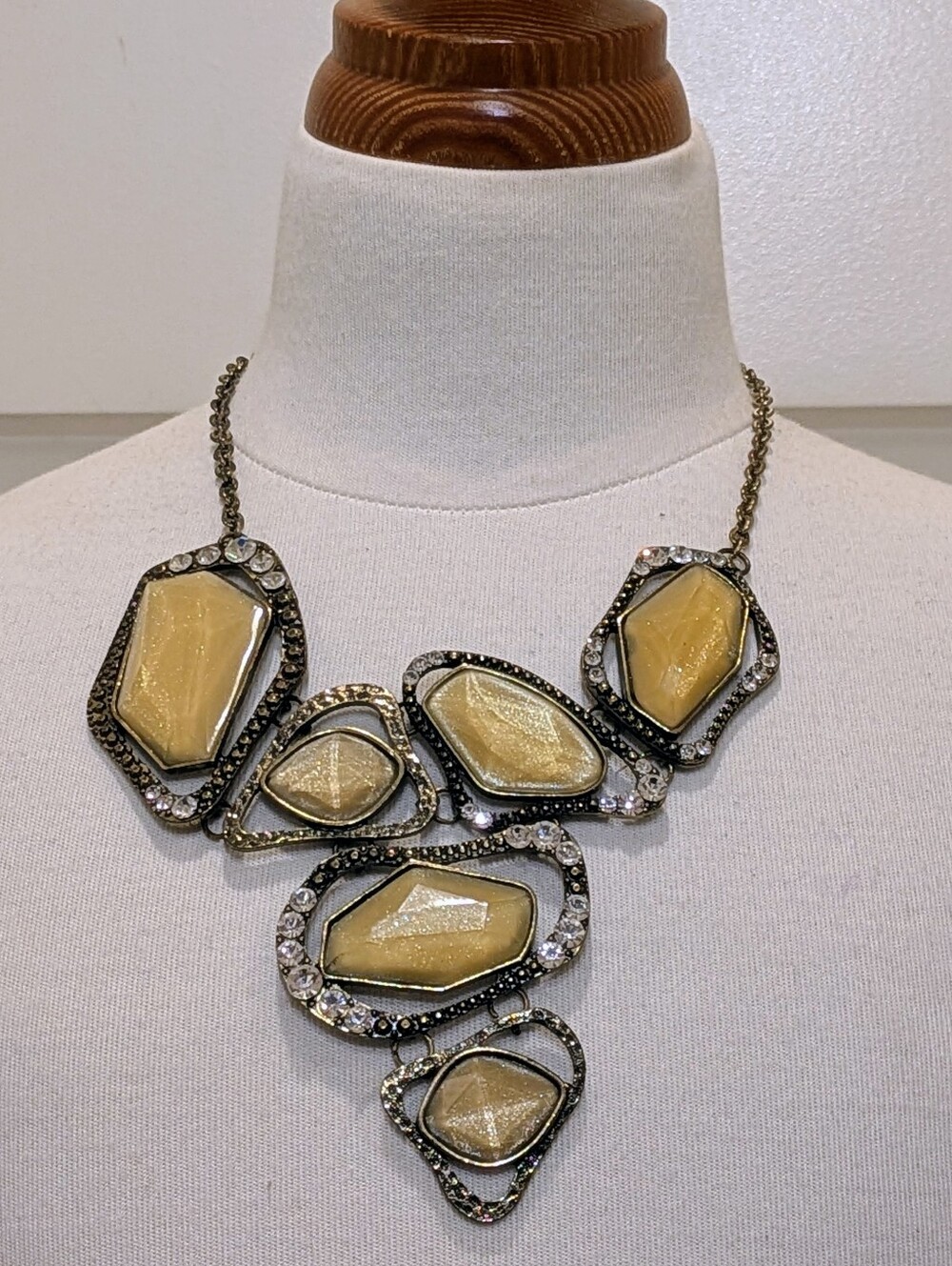 EUC 17"-20" Goldtone Statement Bib Necklace with Sparkly Yellow Stones